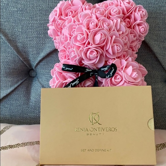 KENIA ONTIVEROS BEAUTY-Set and Devine Kit - Picture 4 of 8